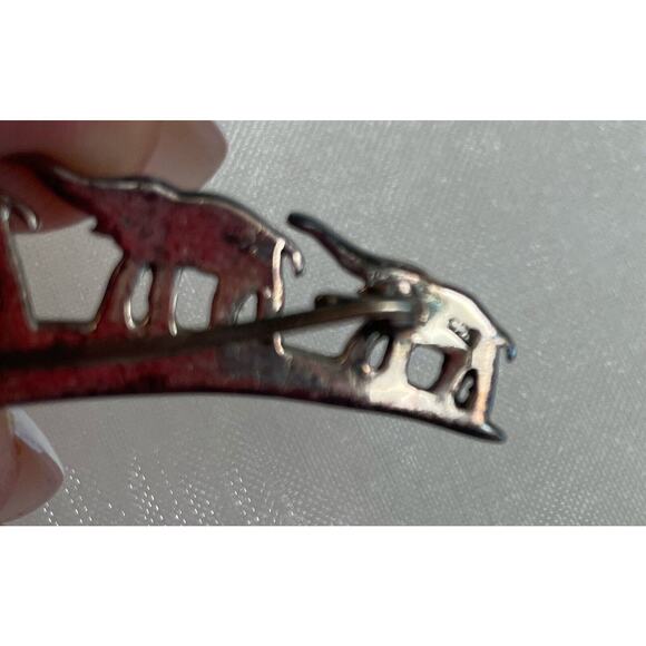 925 Sterling Silver Marcasite Brooch Elephants on Parade Good Luck Lapel Pin TH - Picture 2 of 3